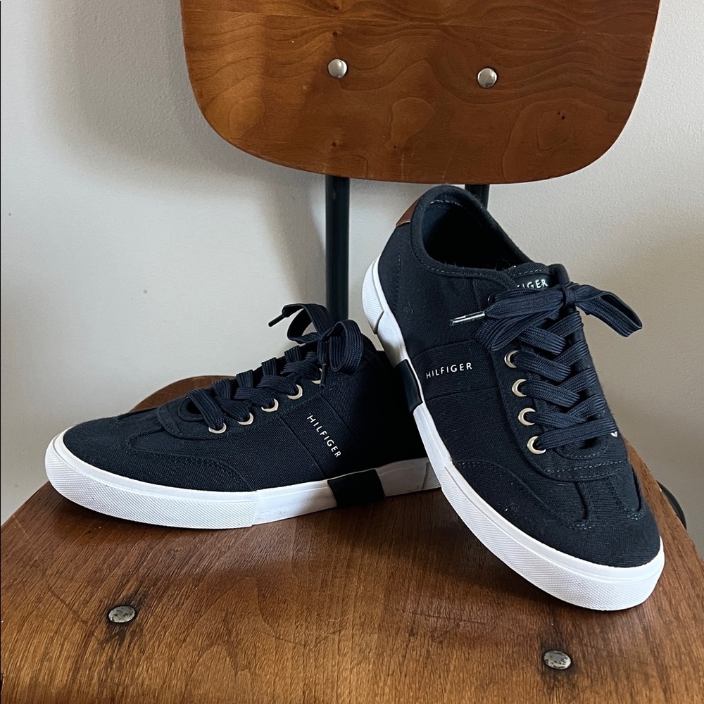 Tommy Hilfiger Men's Blue and White Casual Sneakers